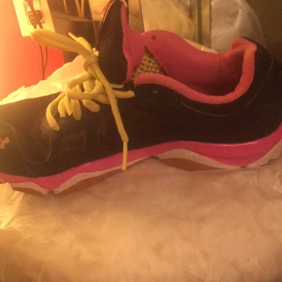 Under armor running shoes - Picture 4 of 7